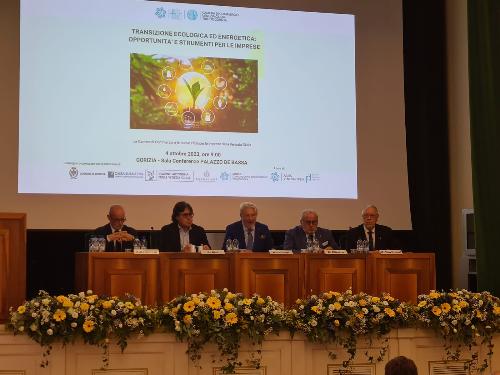 L'assessore regionale alle Attività produttive e turismo Sergio Emidio Bini (il secondo da sinistra) durante il convegno "Transizione ecologica ed energetica: opportunità e strumenti per le imprese"