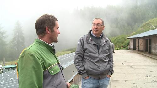 Sergio Bolzonello (Vicepresidente Regione FVG e assessore regionale Attività produttive e Risorse agricole e forestali) durante la visita alle malghe nei territori comunali di Prato Carnico, Socchieve, Sauris, Enemonzo e Ovaro - 20/08/2014