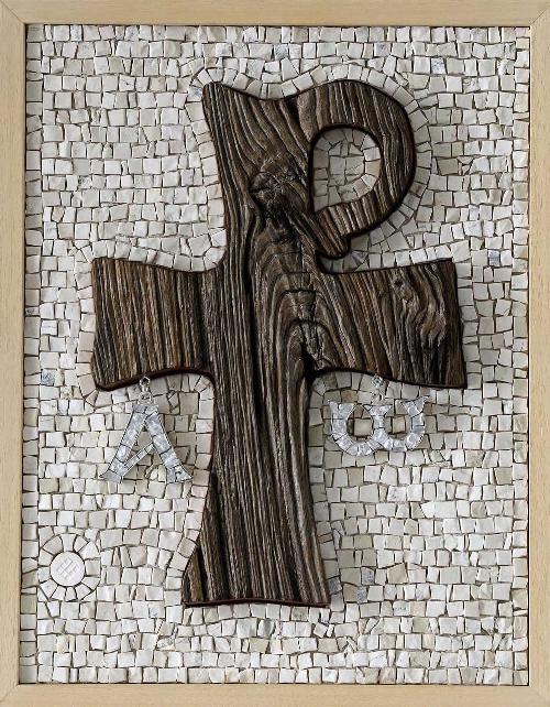 La "Croce di Aquileia", della Scuola Mosaicisti del Friuli, uno dei doni che la presidente della Regione FVG Debora Serracchiani offrirà a Papa Francesco sabato 13 settembre 2014, al termine della Celebrazione che il Santo Padre presiederà al Sacrario Militare di Redipuglia