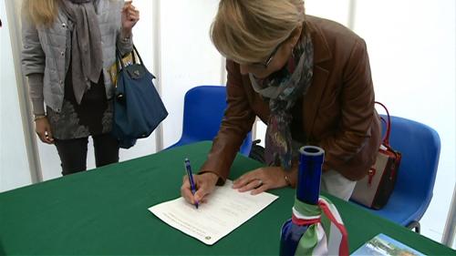 Maria Sandra Telesca (Assessore regionale Salute) firma il Protocollo d'avvio dei lavori di costruzione del Punto di primo soccorso - Lignano Sabbiadoro 11/09/2014