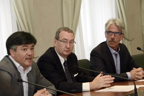 Dario Bruni (Presidente Confidi Artigiani e PMI Trieste), Sergio Bolzonello (Vicepresidente Regione FVG e assessore regionale Attività produttive) e Roberto Vicentini (Presidente Confidimprese FVG) - Trieste 12/09/2014