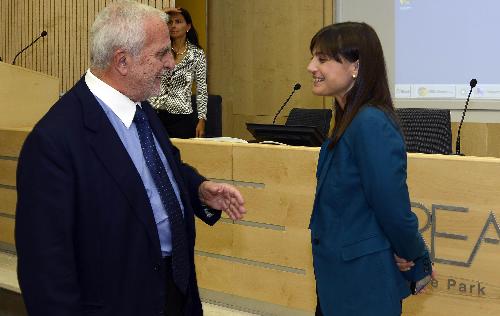 Adriano De Maio (Presidente AREA Science Park) e Debora Serracchiani (Presidente Regione Friuli Venezia Giulia) alla presentazione del Progetto strategico "Position Paper S3 BioHighTech FVG: Industria, Ricerca, Salute" della CBM s.c.r.l., nella Conference Hall dell'AREA Science Park - Padriciano (TS) 06/10/2014