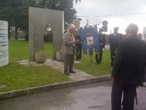 Marino Tusset (Presidente ANMIL Gorizia) alla cerimonia organizzata dall'Associazione Nazionale fra lavoratori Mutilati e Invalidi del Lavoro (ANMIL), in cimitero - Monfalcone 09/10/2014