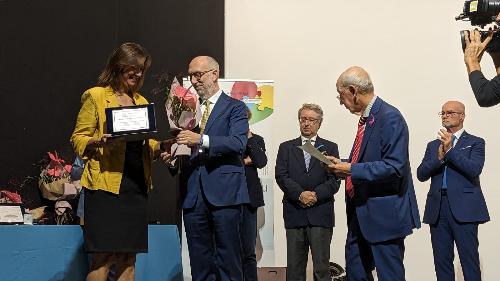 Riccardi consegna il Premio solidarietà
