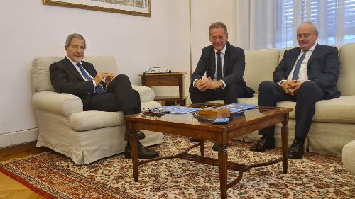 L'assessore regionale Fabio Scoccimarro (al centro) con il ministro Nello Musumeci e il segretario generale Ince Roberto Antonione