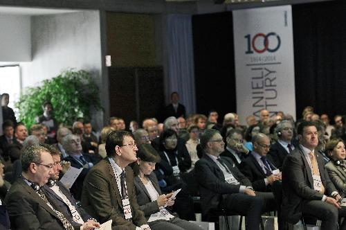 Sergio Bolzonello (Vicepresidente Regione FVG e assessore regionale Attività produttive), Lodovico Sonego (Senatore) e Debora Serracchiani (Presidente Regione Friuli Venezia Giulia) alla presentazione del Bilancio annuale del Gruppo Danieli ed ai "100 anni delle Officine Danieli", nate nel 1914 a Brescia - Buttrio 18/10/2014