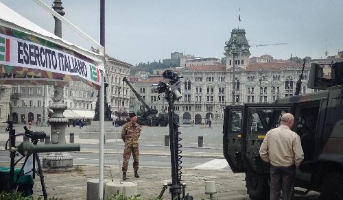 L'Infopoint dell'Esercito Italiano sulla Riva Caduti per l'Italianità - Piazza Unità d'Italia, Trieste 21/10/2014 (Foto Esercito Italiano)