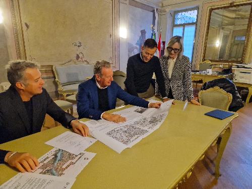 L’assessore regionale alla Difesa dell’ambiente, energia e sviluppo sostenibile Fabio Scoccimarro  a Cividale del Friuli con il vice sindaco Giorgia Carlig, l’assessore al turismo della città ducale Giuseppe Ruolo, il consigliere regionale Stefano Balloch