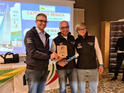 L'assessore regionale Pierpaolo Roberti durante la premiazione  