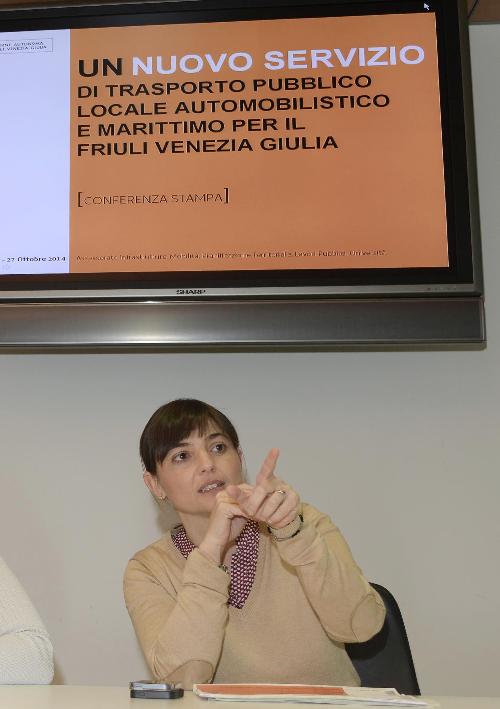 Debora Serracchiani (Presidente Regione Friuli Venezia Giulia) alla conferenza stampa di presentazione del Bando europeo per il Trasporto Pubblico Locale (TPL) su gomma e marittimo - Udine 27/10/2014