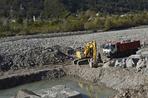 Il cantiere dei lavori di ripristino e consolidamento dei pennelli sulla sponda sinistra del torrente But - Frazione Cadunea, Tolmezzo 27/10/2014