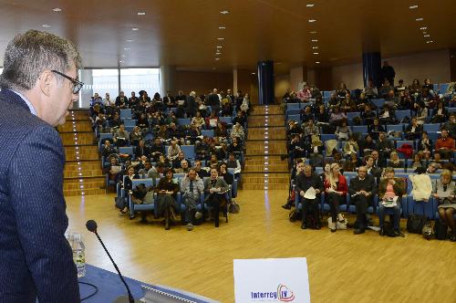 Francesco Peroni (Assessore regionale Finanze, Patrimonio, Coordinamento e Programmazione Politiche economiche e comunitarie) alla presentazione del Programma di Cooperazione transfrontaliera Interreg V Italia-Austria 2014-2020, nell'Auditorium della Regione - Udine 30/10/2014