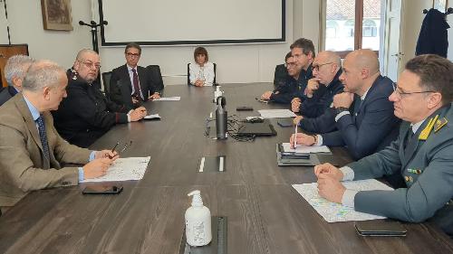Un momento della riunione alla prefettura di Udine alla quale ha partecipato l'assessore Riccardo Riccardi
