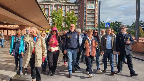 La "Camminata di sensibilizzazione contro il tumore al seno" organizzata dall’Andos di Udine, nel mese della prevenzione alla neoplasia mammaria, aperta dall’assessore Riccardi