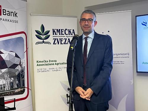 L'assessore regionale Roberti interviene all'inaugurazione dei locali della nuova sede di proprietà della Sso messi a disposizione della Kmecka Zveza a Tarvisio 