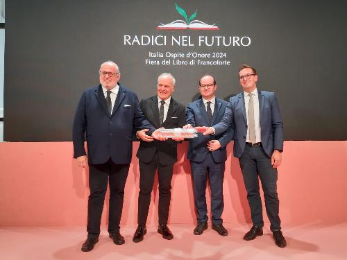 Il vicegovernatore del Friuli Venezia Giulia Mario Anzil a Francoforte. Nella foto da sinistra a destra: il sindaco di Gorizia Rodolfo Ziberna, Mauro Mazza, Anzil e il sindaco di Nova Gorica Samo Turel