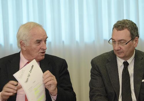 Enzo Cainero (Manager sportivo) e Sergio Bolzonello (Vicepresidente Regione FVG e assessore regionale Attività produttive) alla presentazione del "gemellaggio" tra il sacro Monte Fuji, nella prefettura di Shizuoka in Giappone, e il Monte Zoncolan, in Carnia - Udine 13/11/2014