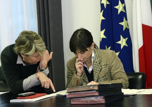 Maria Sandra Telesca (Assessore regionale Salute) e Debora Serracchiani (Presidente Regione Friuli Venezia Giulia) nel corso della riunione della Giunta regionale del FVG - Udine 10/11/2014