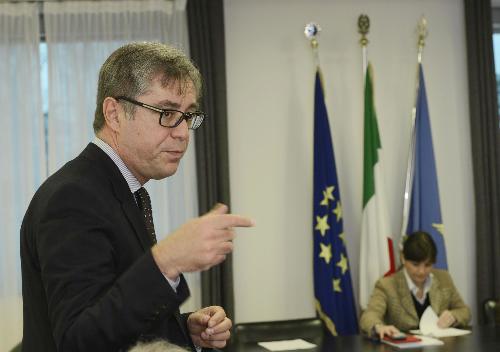 Francesco Peroni (Assessore regionale Finanze, Patrimonio, Coordinamento e Programmazione Politiche economiche e comunitarie) nel corso della riunione della Giunta regionale del FVG - Udine 10/11/2014