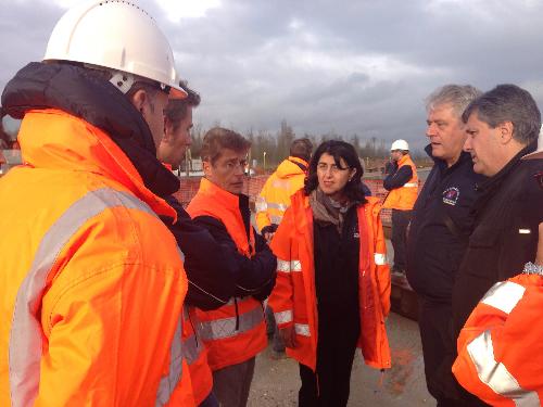 Mariagrazia Santoro (Assessore regionale Infrastrutture e Lavori pubblici) in sopralluogo ai lavori in corso sotto i binari della linea ferroviaria Palmanova-Cervignano, sul tratto stradale  compreso fra Strassoldo e la strada statale 14 - Cervignano del Friuli 18/11/2014