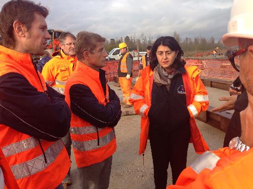 Mariagrazia Santoro (Assessore regionale Infrastrutture e Lavori pubblici) in sopralluogo ai lavori in corso sotto i binari della linea ferroviaria Palmanova-Cervignano, sul tratto stradale  compreso fra Strassoldo e la strada statale 14 - Cervignano del Friuli 18/11/2014