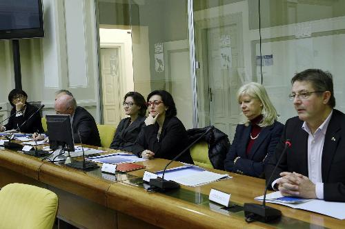 Mara Černic (Vicepresidente e assessore Ambiente Provincia Gorizia), Sara Vito (Assessore regionale Ambiente), Silvia Altran (Sindaco Monfalcone) ed Enrico Gherghetta (Presidente Provincia Gorizia) alla presentazione del Monitoraggio della qualità dell'aria in relazione ai rilievi sulla Centrale termoelettrica A2A - Monfalcone 19/11/2014