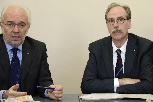 Alberto Miglietta (Amministratore delegato CONI Servizi) e Gianni Torrenti (Assessore regionale Sport) alla firma della Convenzione tra Regione Friuli Venezia Giulia e CONI Servizi per il Censimento e il Monitoraggio degli impianti sportivi del FVG - Trieste 21/11/2014