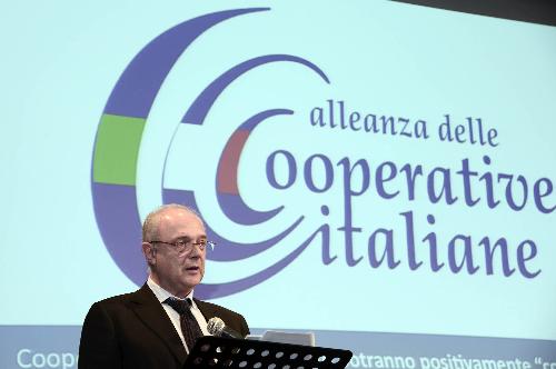 Enzo Gasparutti (Presidente Legacoop FVG) interviene alla tredicesima assemblea congressuale della Legacoop FVG, al Teatro Miela - Trieste 27/11/2014