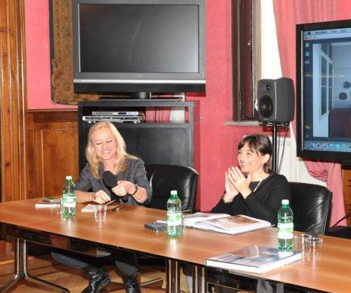 Micaela Zucconi Fonseca (Autrice) e Debora Serracchiani (Presidente Regione Friuli Venezia Giulia) alla presentazione del libro "Vivere a Trieste" - Roma 28/11/2014