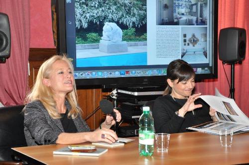 Micaela Zucconi Fonseca (Autrice) e Debora Serracchiani (Presidente Regione Friuli Venezia Giulia) alla presentazione del libro "Vivere a Trieste" - Roma 28/11/2014