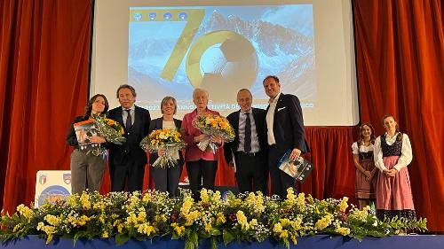 L'assessore regionale alle Finanze, Barbara Zilli, in occasione delle celebrazioni per i 70 anni di attività del campionato carnico di calcio.