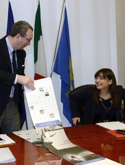 Sergio Bolzonello (Vicepresidente Regione FVG e assessore Attività produttive) e Debora Serracchiani (Presidente Regione Friuli Venezia Giulia) con "2015 con la nostra gente, un anno di eventi", calendario realizzato da Ca.Ri.FVG e Pro Loco FVG - Trieste 05/12/2014