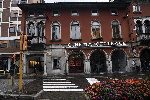 Esterno del cinema Centrale a Udine.