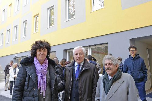 Loredana Panariti (Assessore regionale Istruzione), Claudio Kovatsch [Direttore Agenzia Regionale Diritto Studi Superiori (ARDiSS) FVG] e Giovanni Fraziano (Docente Architettura Università Trieste) all'inaugurazione della Casa dello Studente "E1" - Trieste 11/12/2014