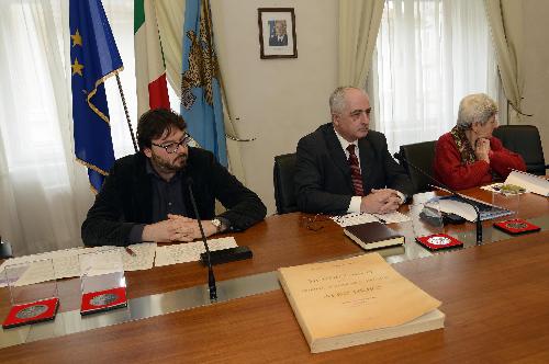 Michele Bregant (Direttore generale TurismoFVG), Roberto Machella [Presidente Military Historical Center (MHC)] e Mariella Magistri De Francesco (Assessore Provincia Trieste) alla conferenza stampa di presentazione della Medaglia di commemorazione dei Caduti della Grande Guerra inscritti nell'Albo d'Oro - Trieste 17/12/2014