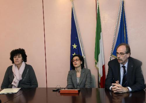 Gli assessori regionali Loredana Panariti (Lavoro e Formazione), Sara Vito (Ambiente ed Energia) e Gianni Torrenti(Cultura, Sport e Solidarietà) alla conferenza stampa d'illustrazione dei riflessi della Finanziaria regionale 2015 per la provincia di Gorizia - Gorizia 20/12/2014