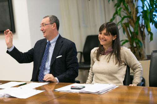 Sergio Bolzonello (Vicepresidente Regione FVG e assessore Attività produttive) e Debora Serracchiani (Presidente Regione Friuli Venezia Giulia) alla conferenza stampa di presentazione di "Rilancimpresa.FVG - Riforma delle Politiche Industriali" - Udine 20/12/2014