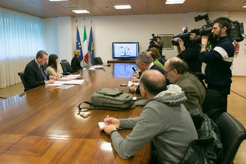 Sergio Bolzonello (Vicepresidente Regione FVG e assessore Attività produttive) e Debora Serracchiani (Presidente Regione Friuli Venezia Giulia) alla conferenza stampa di presentazione di "Rilancimpresa.FVG - Riforma delle Politiche Industriali" - Udine 20/12/2014