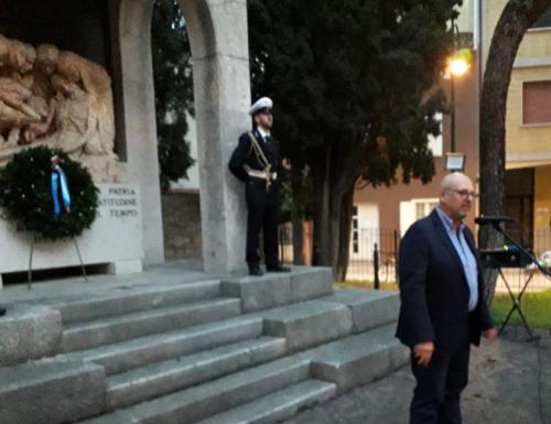 L'intervento dell'assessore al Patrimonio Sebastiano Callari durante la cerimonia a Monfalcone in omaggio ai caduti di tutte le guerre.
