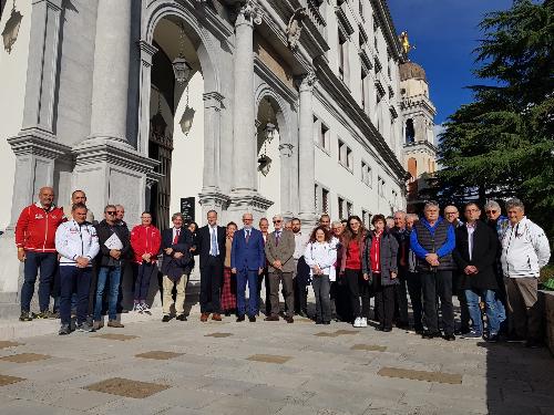 Foto di gruppo per il convegno dei donatori di sangue a Udine