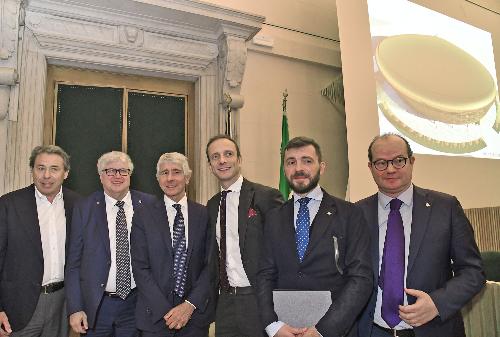 Il governatore del Fvg Massimiliano Fedriga con il vicegovernatore con delega a Cultura e Sport, Mario Anzil, l'onorevole Walter Rizzetto, il ministro per lo sport e i giovani Andrea Abodi, il sindaco di Udine Alberto Felice, De Toni e Ermes Canciani presidente Figc-Fvg.

