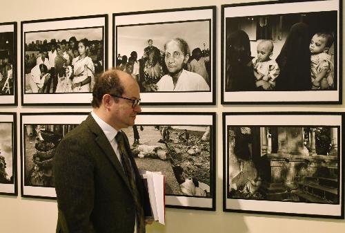 Il vicegovernatore  Mario Anzil alla mostra "India oggi" a Trieste