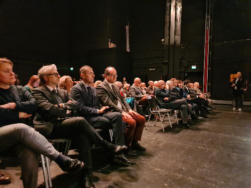 Il pubblico di addetti ai lavori durante la presentazione di una ricerca sul Teatro Verdi di Pordenone dove è intervenuto anche il vicegovernatore con delega alla Cultura Mario Anzil