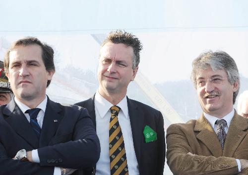 Roberto Menia (Sottosegretario Ambiente), Edouard Ballaman (Presidente Consiglio regionale) e Renzo Tondo (Presidente Friuli Venezia Giulia) nel corso della cerimonia di inaugurazione dell'ultimo lotto della Grande Viabilità Triestina, Padriciano-Cattinara, e del nuovo raccordo autostradale Lacotisce-Rabuiese. (Trieste 19/11/08)
