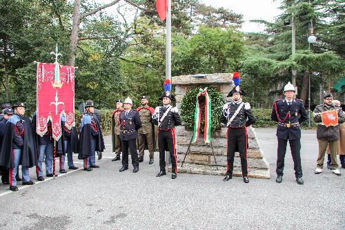 L'assessore Scoccimarro alla cerimonia che si è tenuta in largo Caduti di Nassiriya a Trieste in occasione della Giornata del ricordo dei Caduti militari e civili nelle missioni internazionali per la pace.
