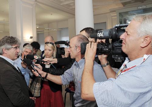 Renzo Tondo (Presidente Friuli Venezia Giulia) nel corso dell'incontro con i giornalisti svoltosi nella tarda mattinata a Trieste, nella sala stampa della Barcolana allestita nel palazzo della Giunta regionale. (Trieste 11/10/08)
