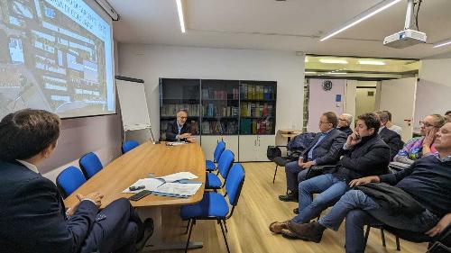 L'assessore regionale Riccardo Riccardi mentre interviene nel corso dell'incontro