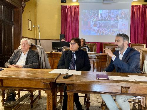 L'assessore regionale alle Attività produttive Sergio Emidio Bini in municipio a San Vito al Tagliamento