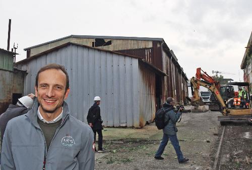 Il governatore del Friuli Venezia Giulia Massimiliano Fedriga dinanzi agli edifici dell'area di Porto Lido a Trieste destinati a essere abbattuti dalle ruspe