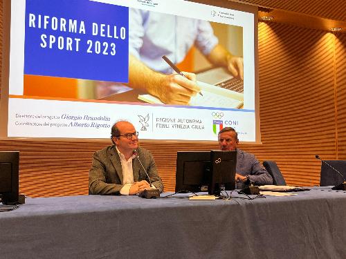 Il vicegovernatore con delega allo Sport, Mario Anzil alla presentazione dello sportello informativo gratuito per le moderne Asd per Udine e Pordenone assieme al presidente del Coni Fvg, Giorgio Brandolin.
